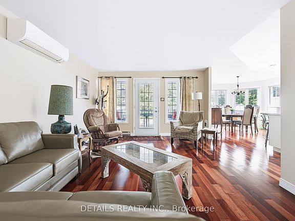 5th image of 212 Wellington St W