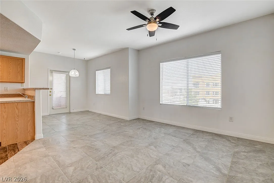2 bed, 2.0 bath, 884 sqft, $1,545 — Photo 4