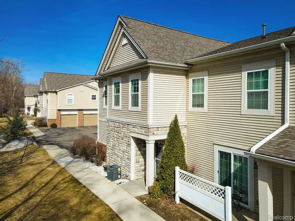 25870 Maritime Cir S, Harrison Township, MI 48045