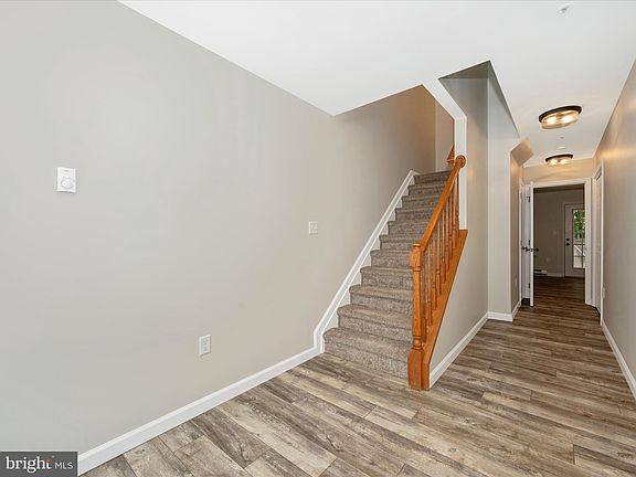 4th image of 1325 Lindsay Ln