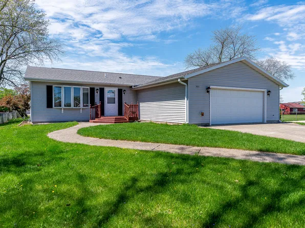 921 Locust St, Wilton, IA 52778