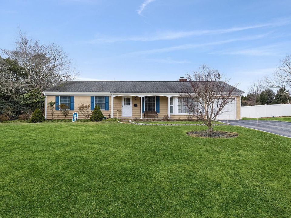 1st image of 925 McCann Ln