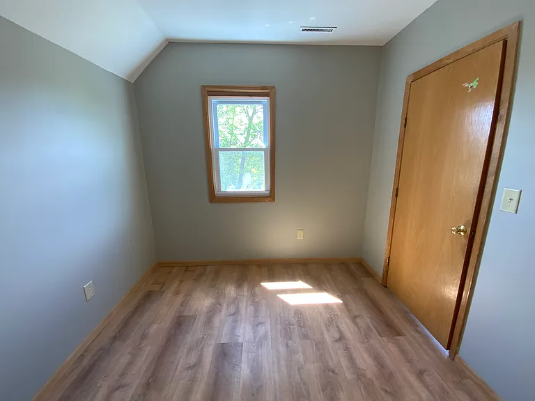 2 bed, 1.0 bath, $975 — Photo 10