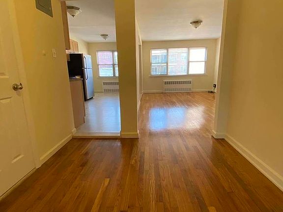 5th image of 2525 43rd St #2