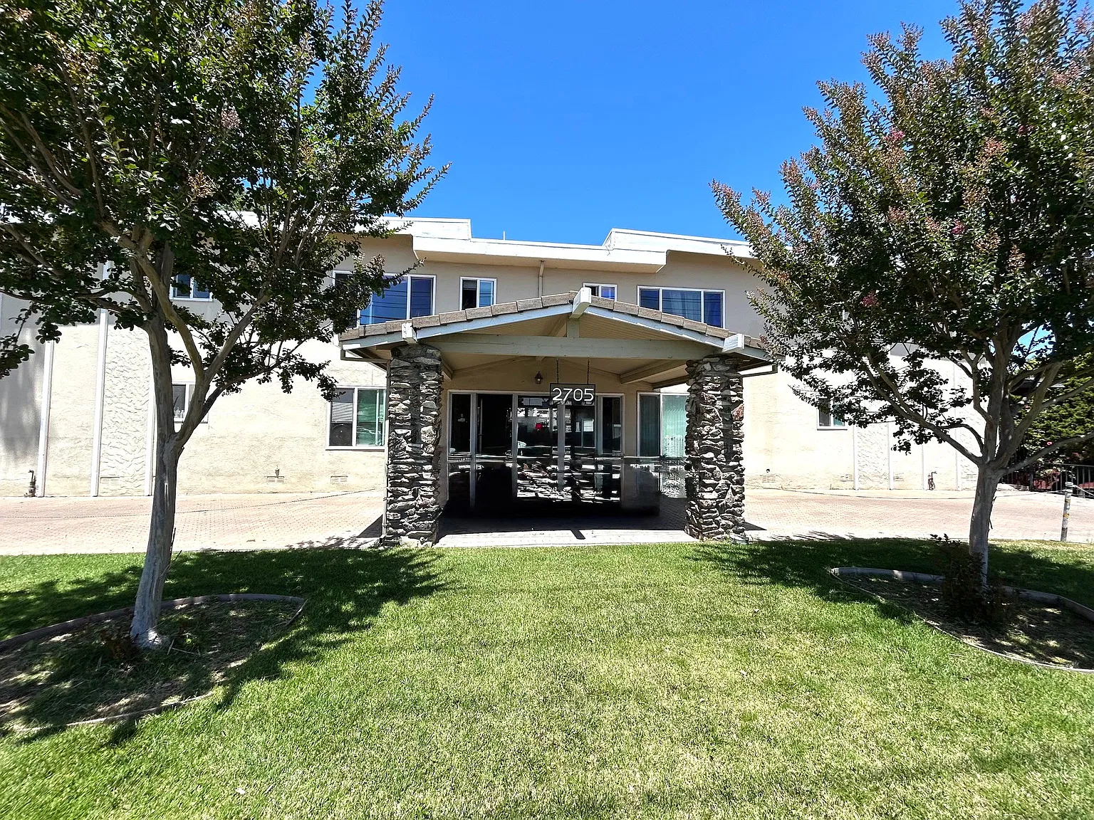 2705 Homestead Rd — Photo 1