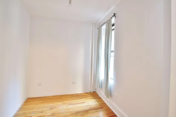 Rented by Julianna Realty Corp | media 10