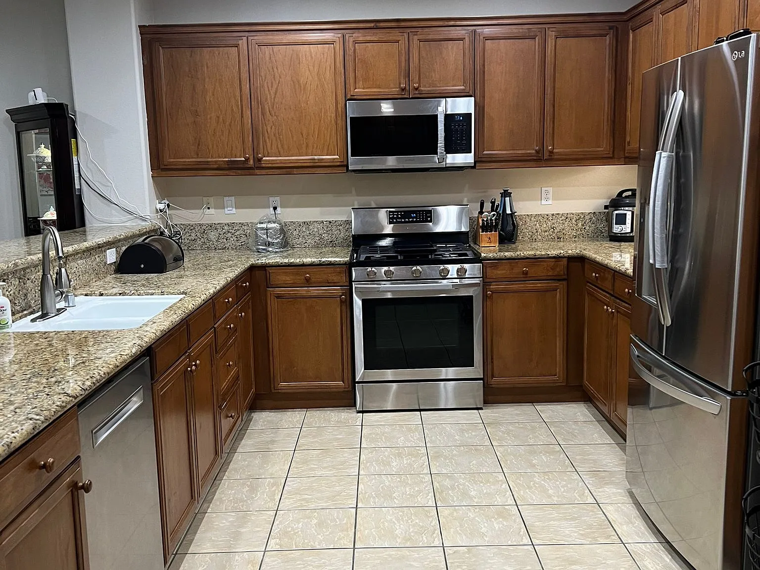 2 bed, 1696 sqft, $4,199 — Photo 2