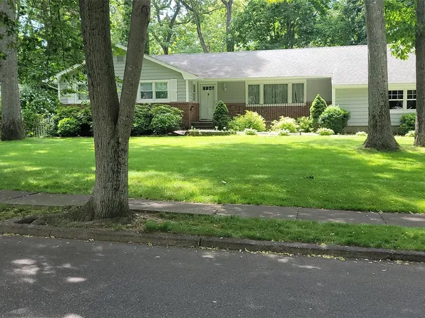 34 Bolan Drive, Huntington Station, NY 11746