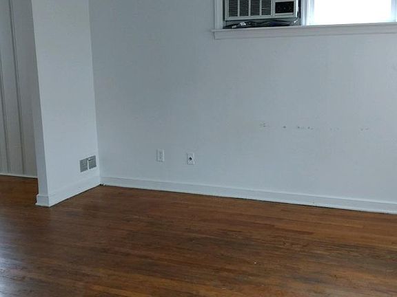 4th image of 3015 W 2nd St