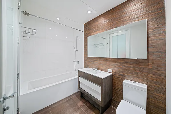 Sold by LUXE RESIDENCES INTERNATIONAL LLC | media 11