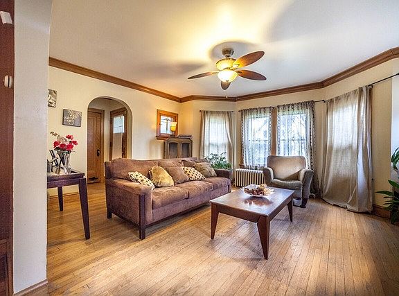 3rd image of 1423 Elgin Ave