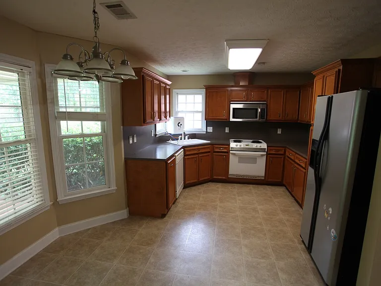 1704 Stone Pointe Dr — Photo 6