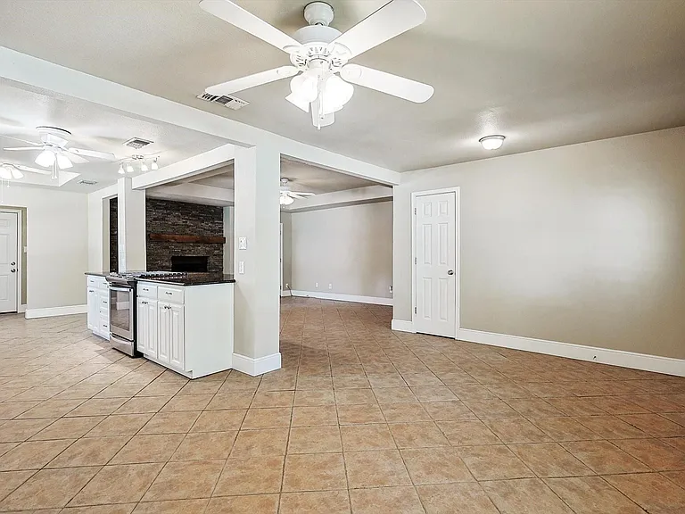 218 Raintree Dr — Photo 7