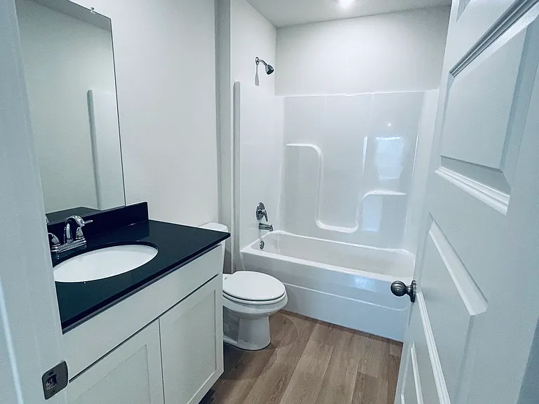 3844 Pinecrest St — Photo 3