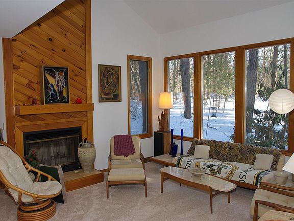 3rd image of 6 Shadowbrook Dr