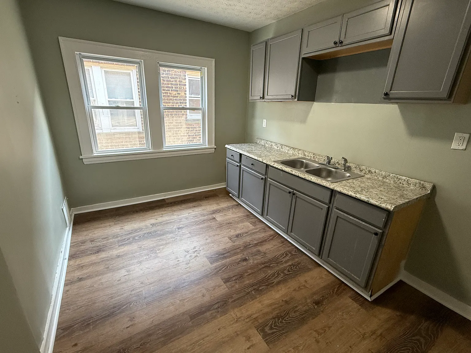 2 bed, $1,000 — Photo 3