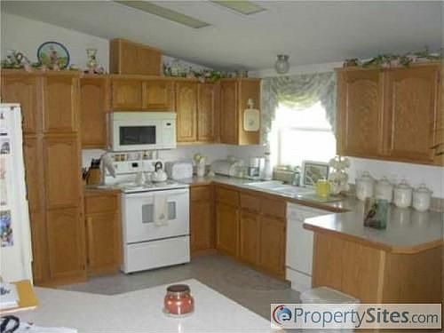 5th image of 938 NE White Oaks Ln