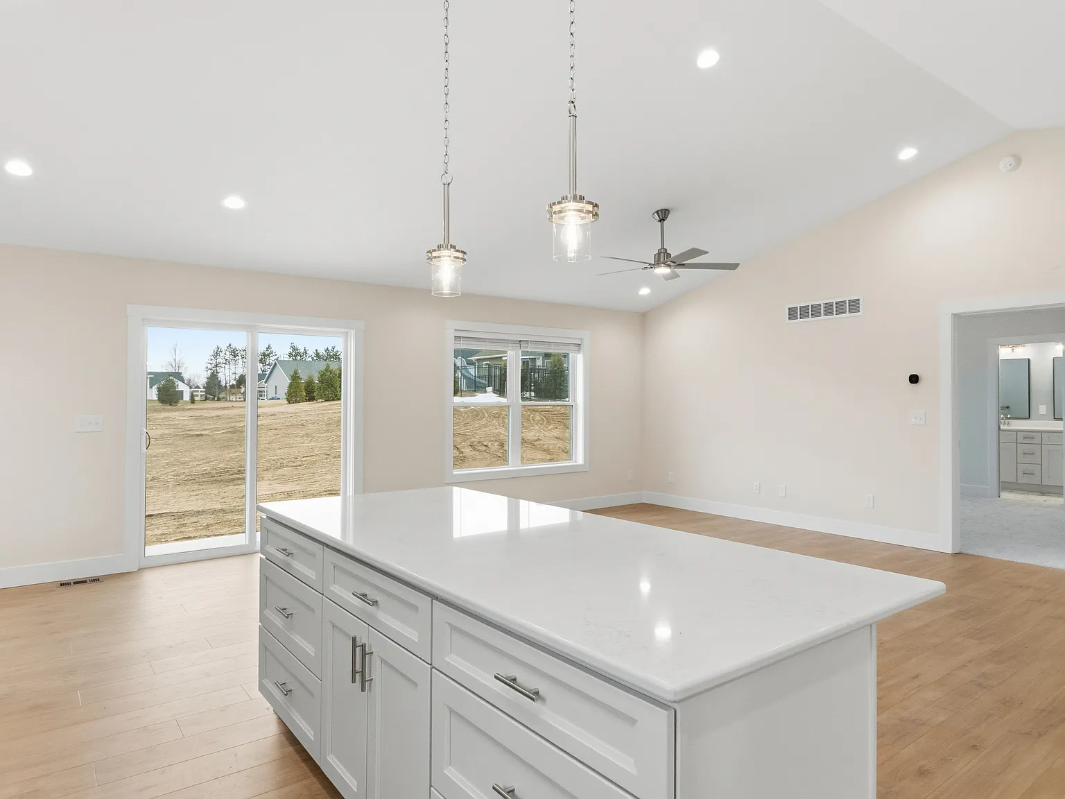 3 bed, 1570 sqft, $2,850 — Photo 4