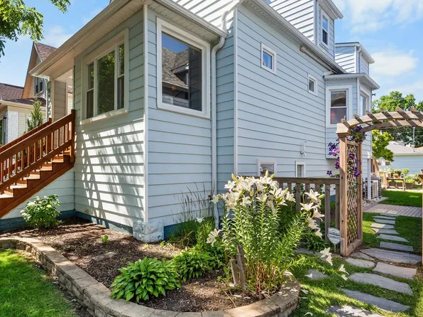 5818 W Byron St, Chicago, IL 60634