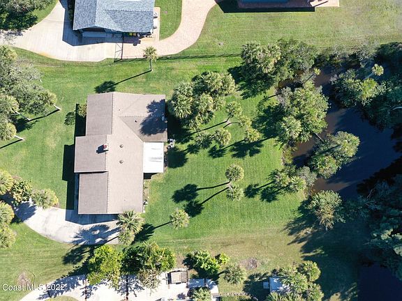5th image of 5481 Sand Lake Dr