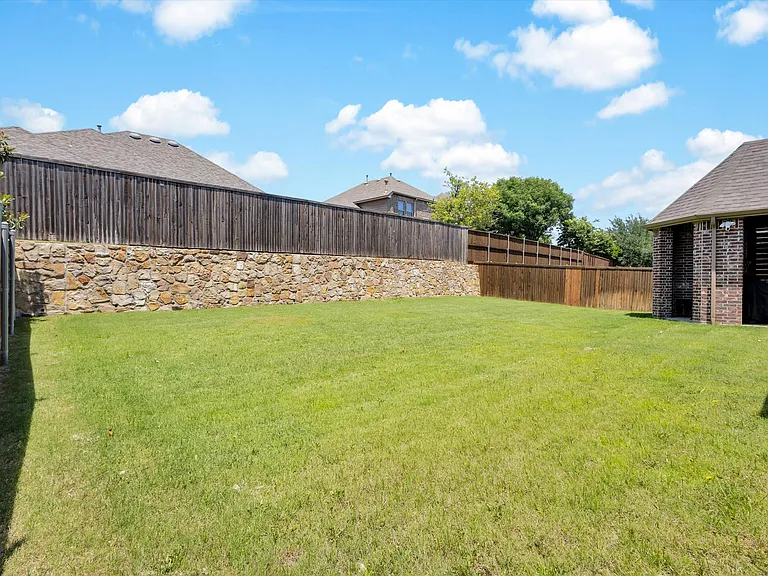 214 Crestbrook Dr — Photo 35