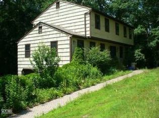 223 Old Newtown Rd, Monroe, CT 06468