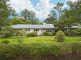 100 Summit Dr, Manhasset, NY 11030