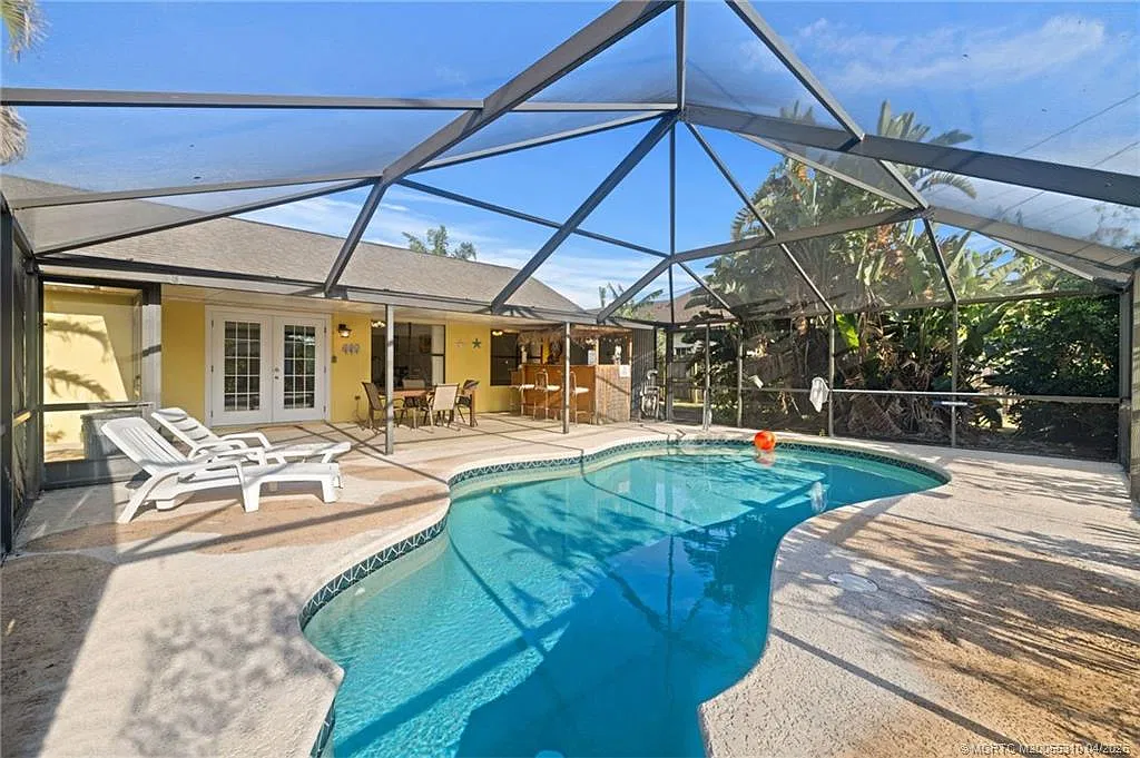 3 bed, 2.0 bath, 1470 sqft, $3,200 — Photo 1