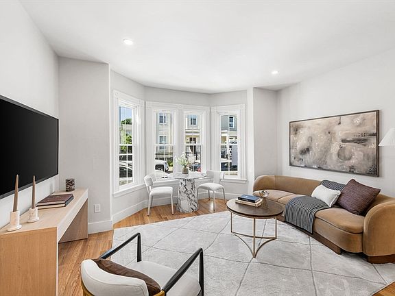 5th image of 14 Harbor View St #1