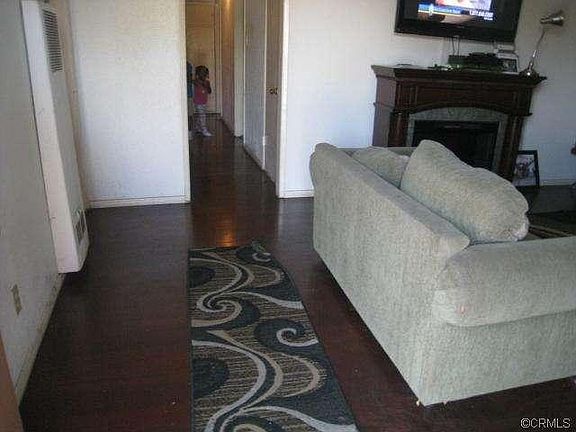 5th image of 402 E 140th St