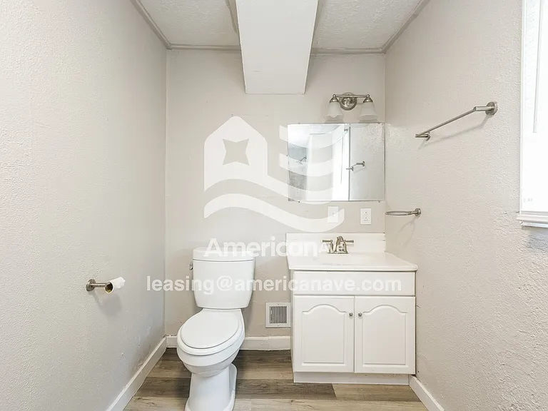 872048_012_wm_-_bathroom_13026816.jpg