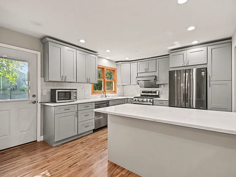 5195 Castaway Ln — Photo 15