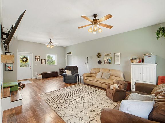 4th image of 3280 180th St