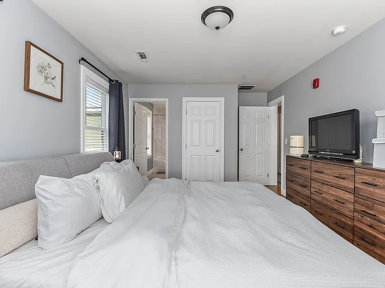 10 Irma St #3 — Photo 12