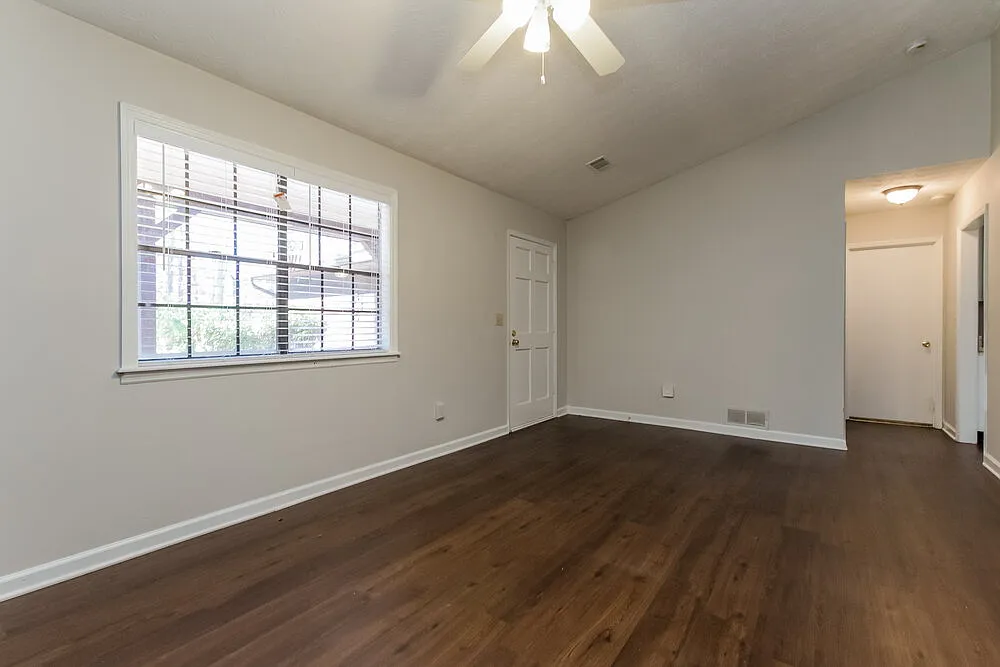 4 bed, 3.0 bath, 2008 sqft, $3,400 — Photo 4