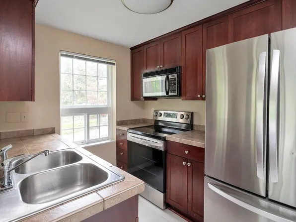 28311 18th Ave S #204, Federal Way, WA 98003