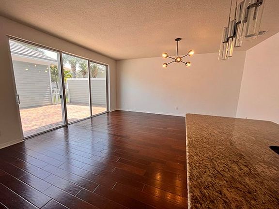 4th image of 1065 Prescott Dr N