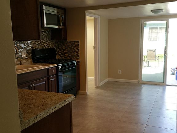 3rd image of 1333 Hoover Ave #C