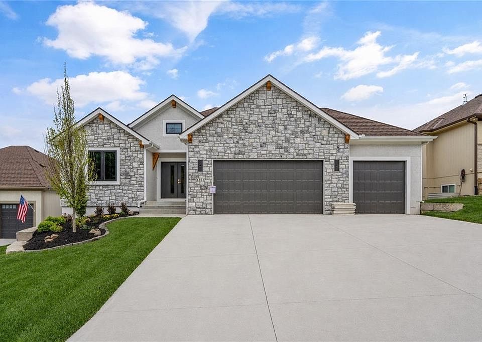 4363 NE Hideaway Dr, Lees Summit, MO 64064 | MLS #2616198 | Zillow