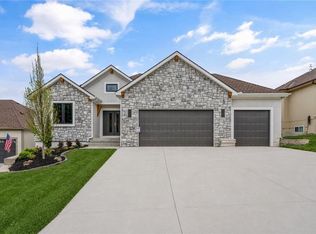 4363 NE Hideaway Dr, Lees Summit, MO 64064
