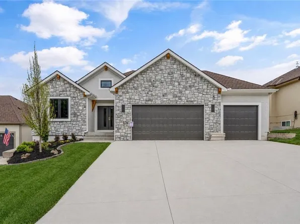 4363 NE Hideaway Dr, Lees Summit, MO 64064
