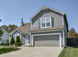 1216 SE Rosehill Dr, Lees Summit, MO 64081