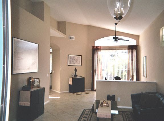 View from livingroom to diningroom