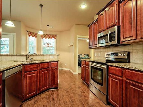 5th image of 15 Merritt Dr