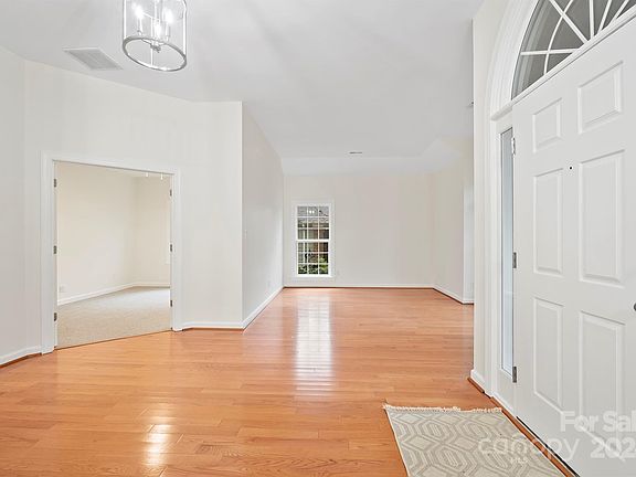 4th image of 9101 New Oak Ln