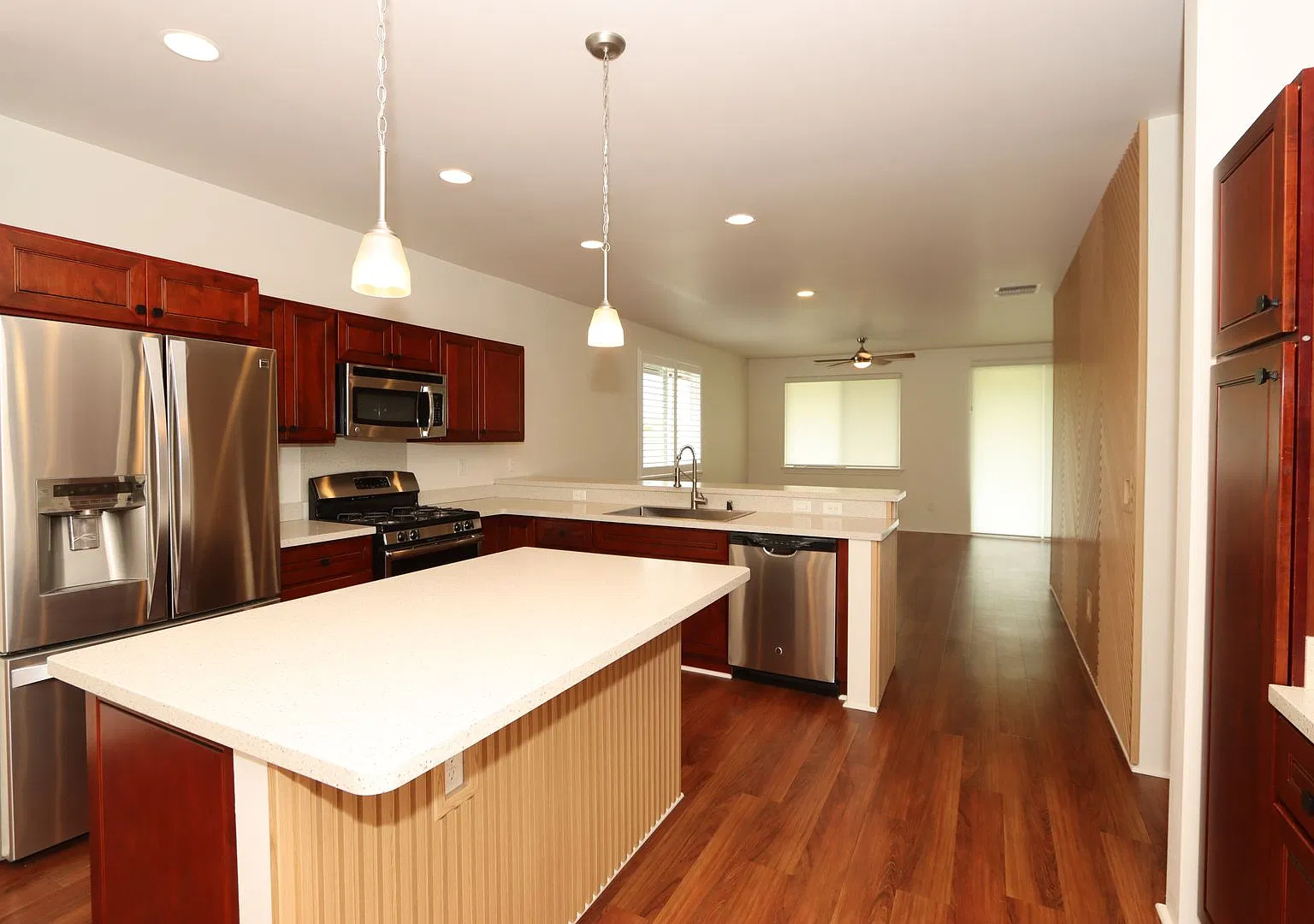 Ewa Villages Golf Course Frontage Home — Photo 1