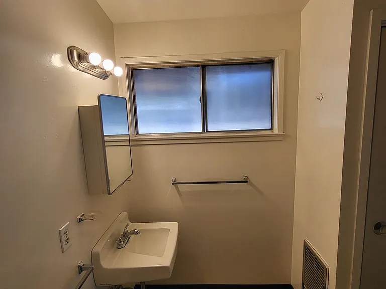 1728 W Shaw Ave #G — Photo 9