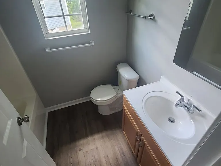 529 Railroad St — Photo 9