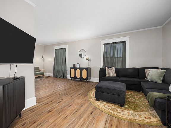 3rd image of 204 W Armstrong Ave #Up