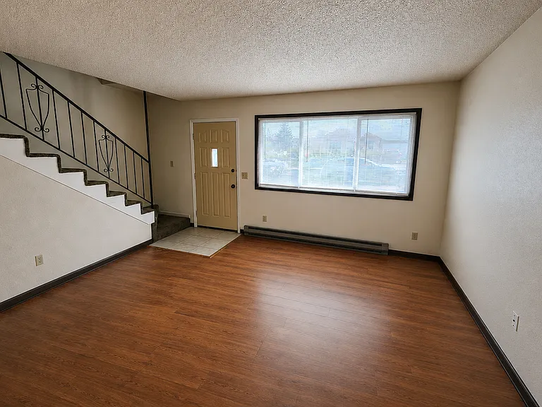 1232 E 3rd St #1 — Photo 2